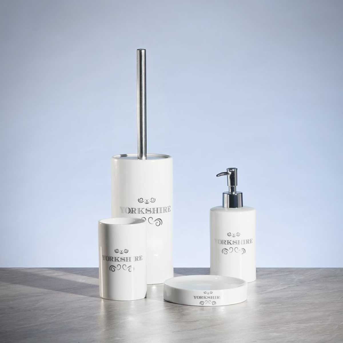 Set de accesorios para banos YORSHINE en porcelana.